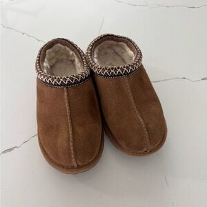 Ugg Tasman Tan Slippers Kids Size 2